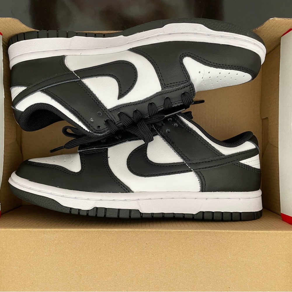 Nike Black and White Sneakers with Classic Low-Top Design
